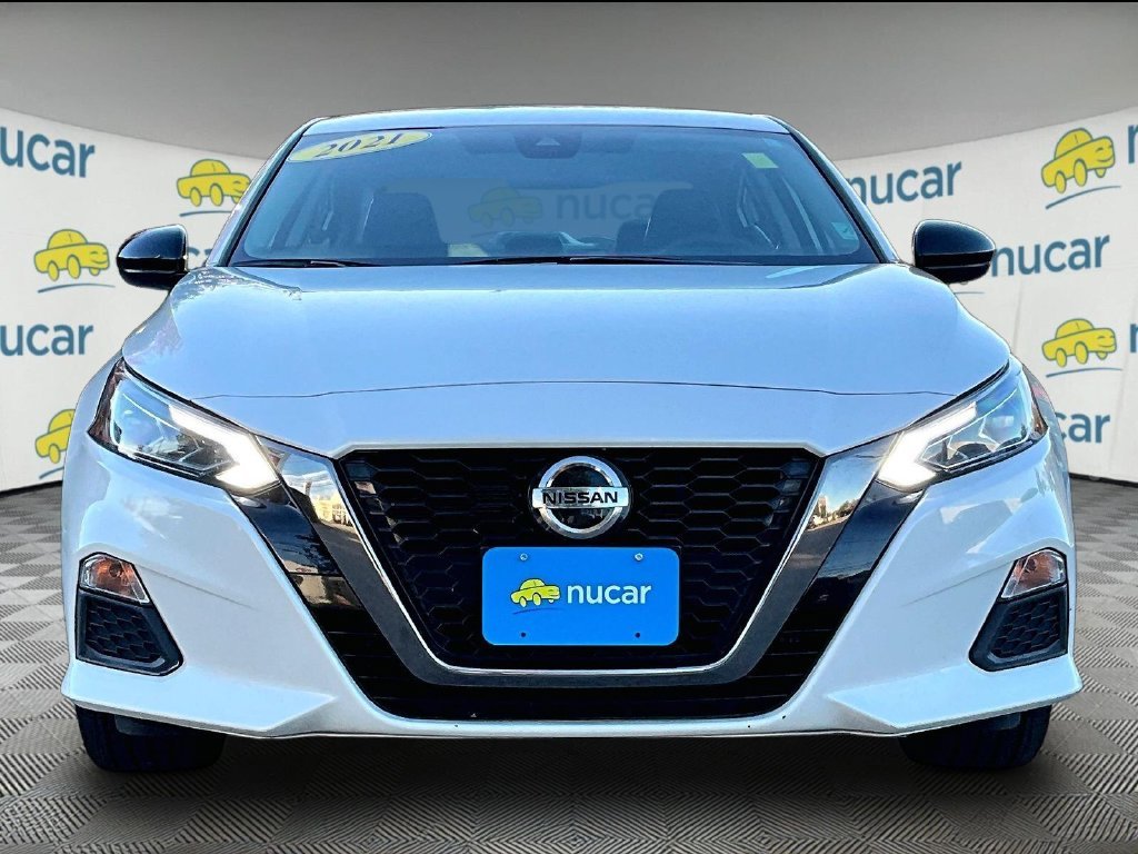 Certified Used 2021 White Nissan 2.5 SR image 2