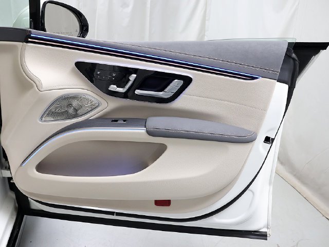 Certified Used 2023 MANUFAKTUR Diamond White Metallic Mercedes-Benz 580 image 38