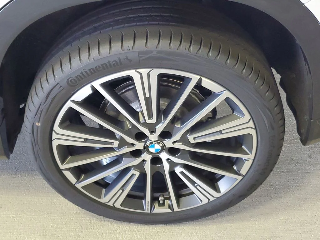 Used 2026 Mineral White Metallic BMW xDrive28i image 5