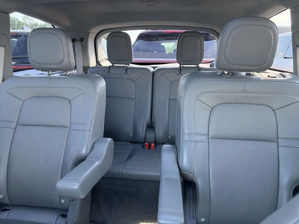 Used 2020 Blue Lincoln Reserve image 23