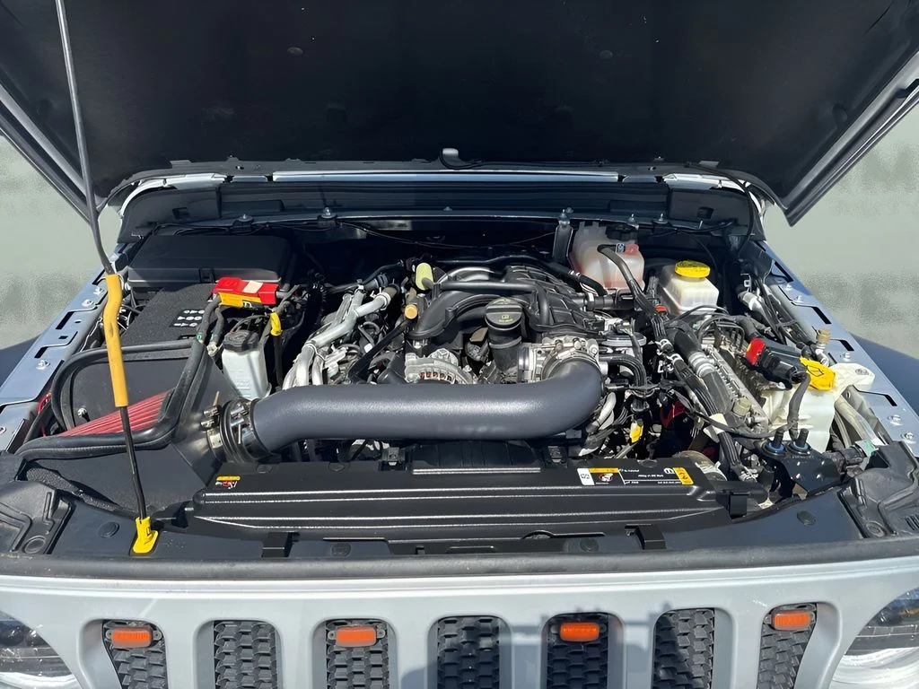 Used 2022 Silver Jeep Sport S image 29