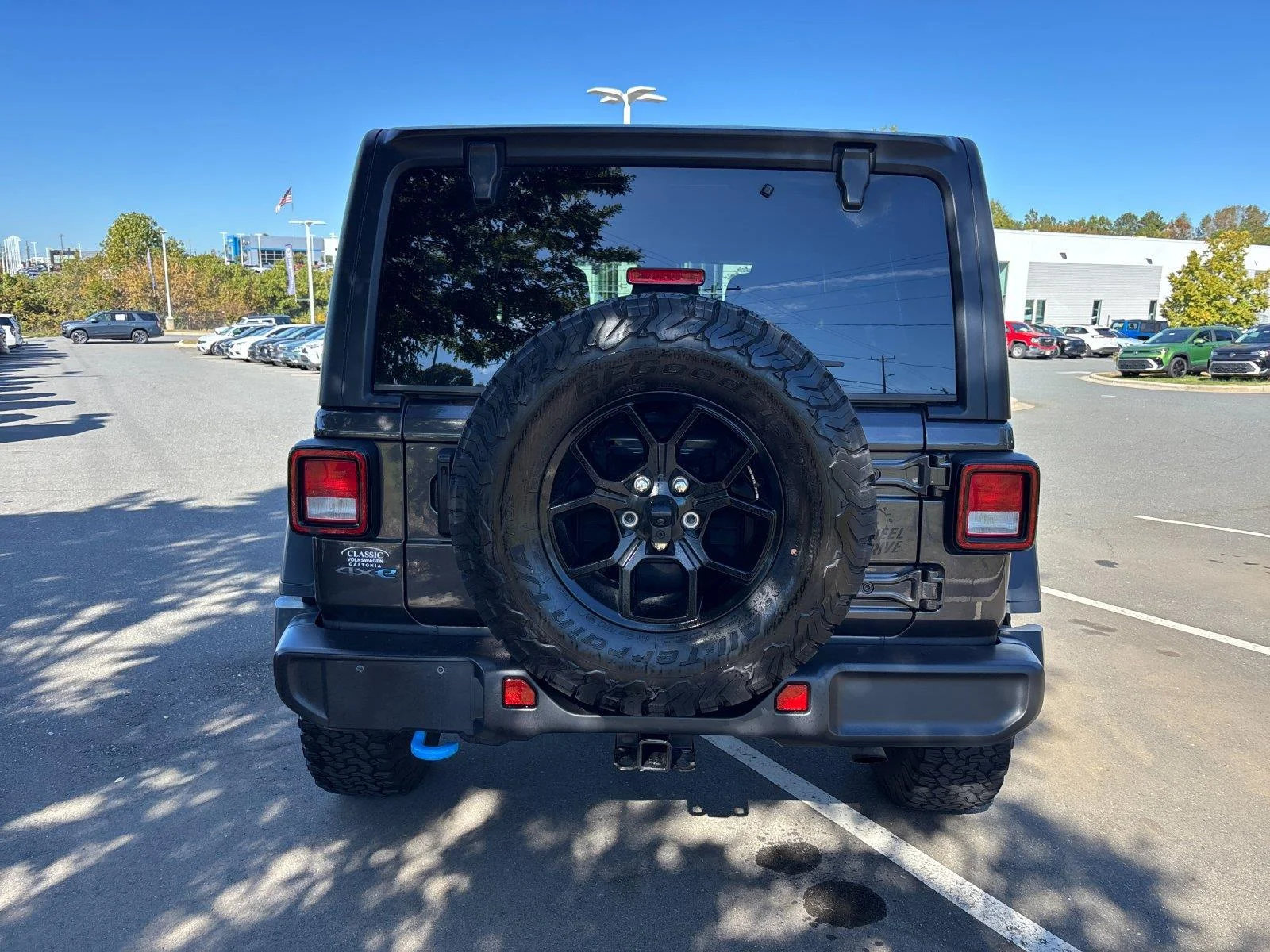 Used 2024 Granite Crystal Metallic Clearcoat Jeep Willys image 4