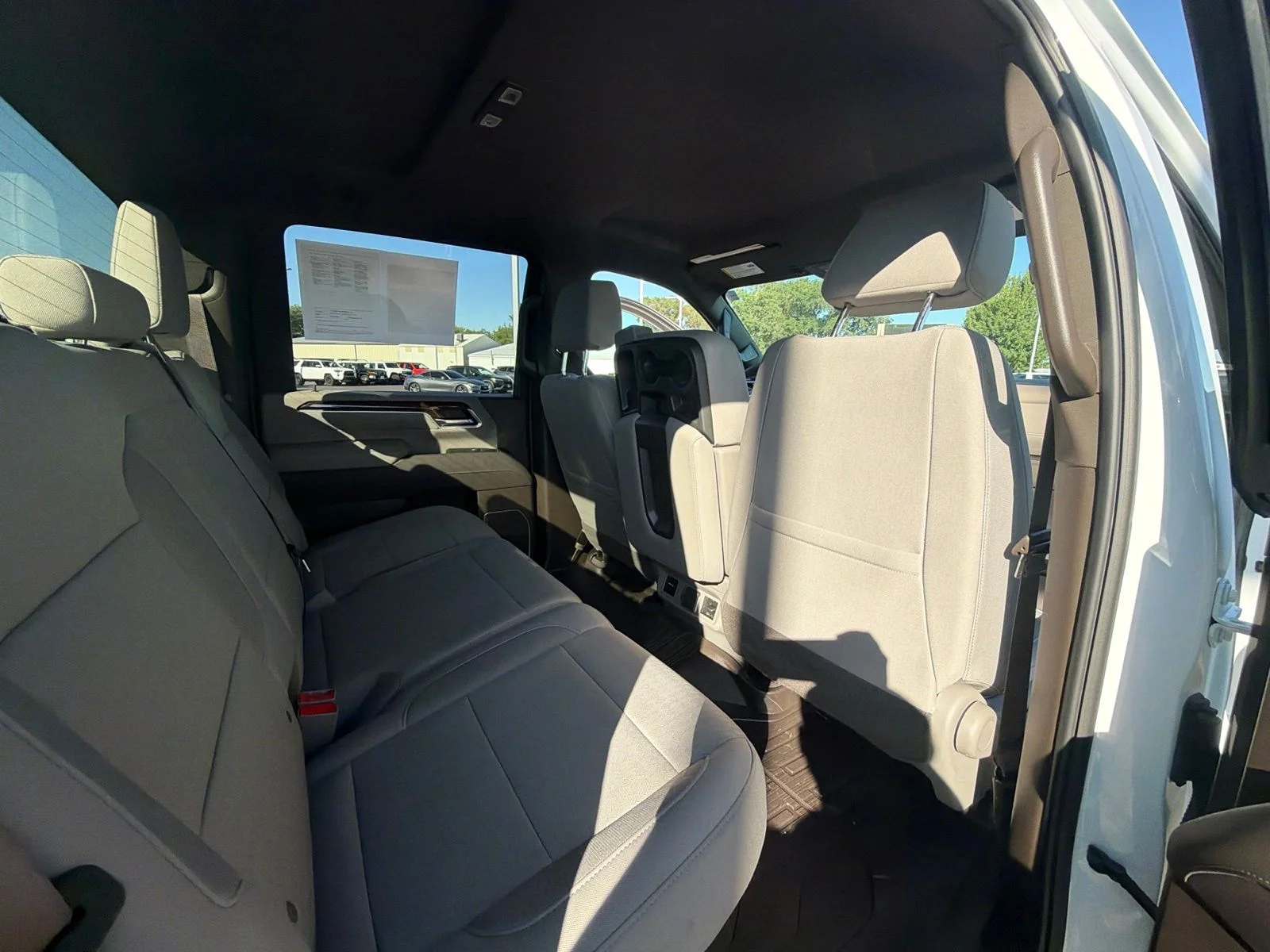 Used 2025 White GMC SLE image 32