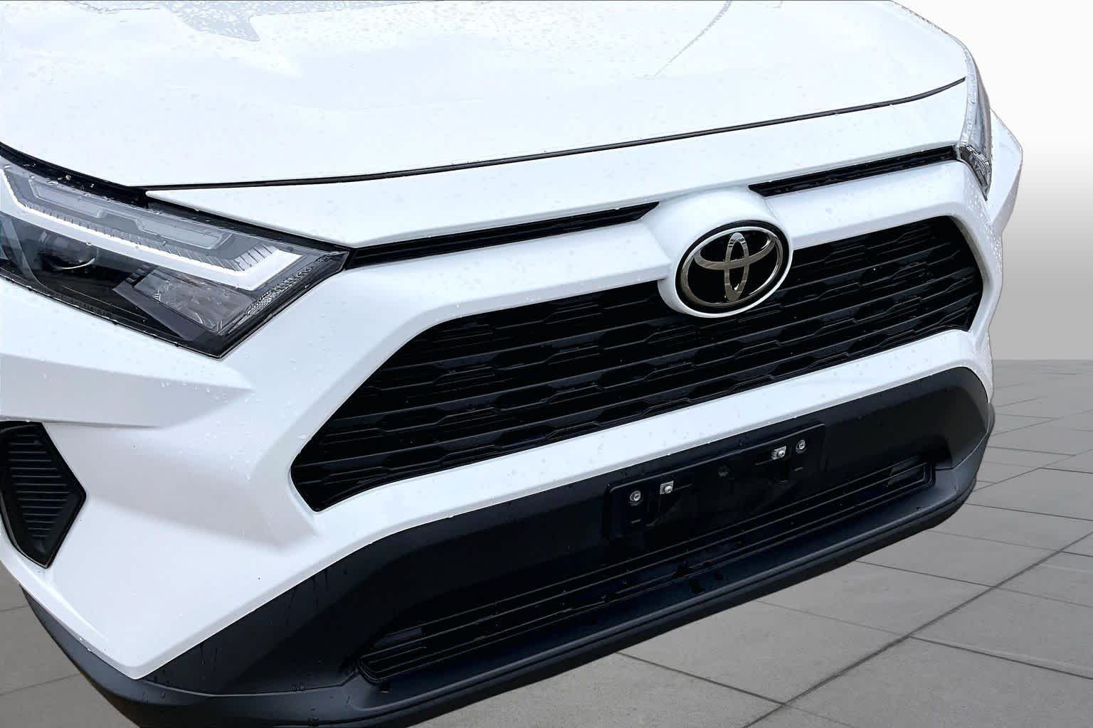 Used 2023 Ice Cap Toyota XLE image 30