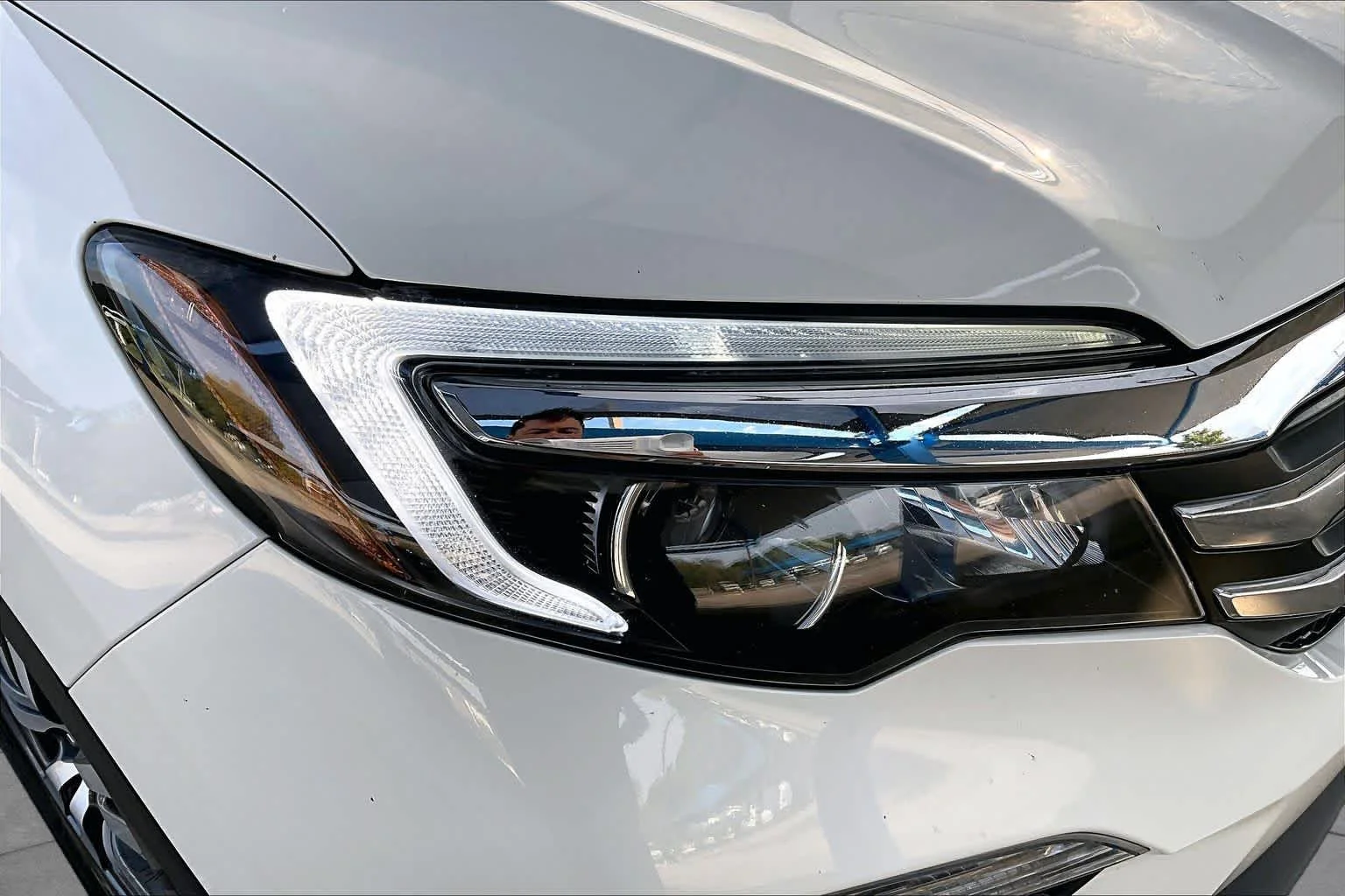 Used 2017 White Diamond Pearl Honda EX-L image 28