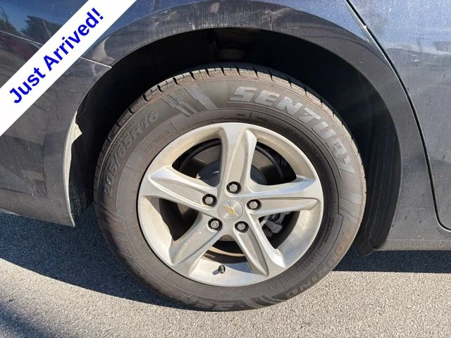 Used 2022 Gray Chevrolet LS image 18