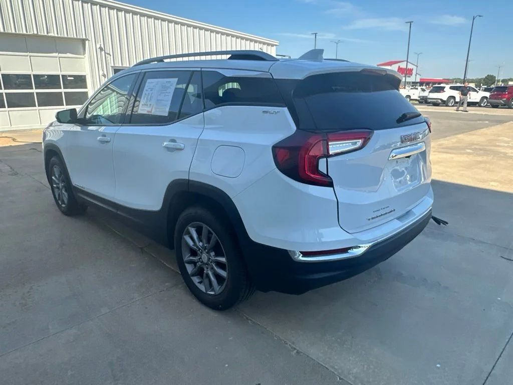 Used 2023 White GMC SLT image 29
