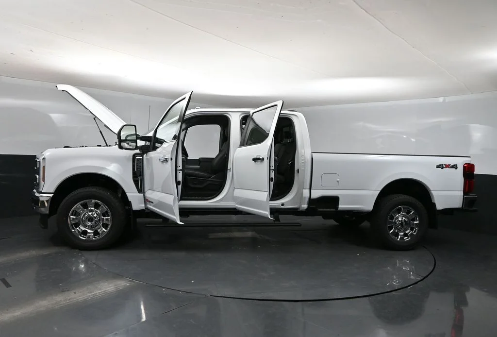 New 2027 Oxford White Ford F-250® Lariat® image 41