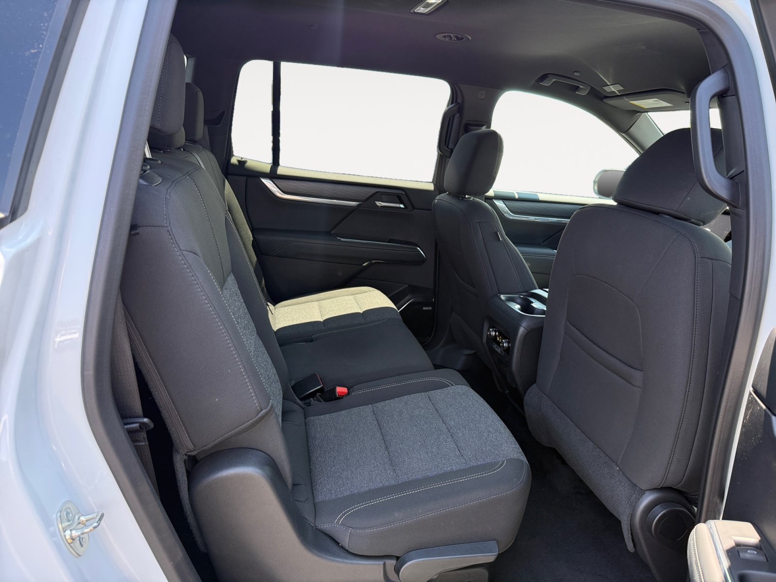 Used 2025 Summit White GMC Elevation image 18