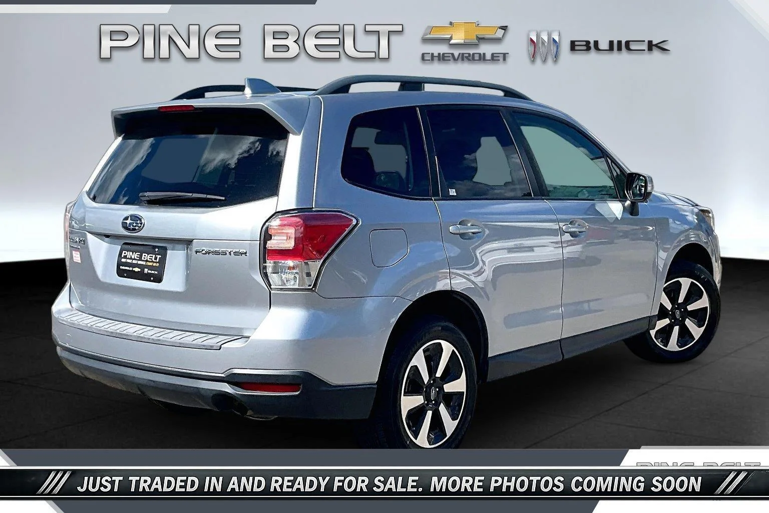Used 2018 Silver Subaru 2.5i Premium image 11