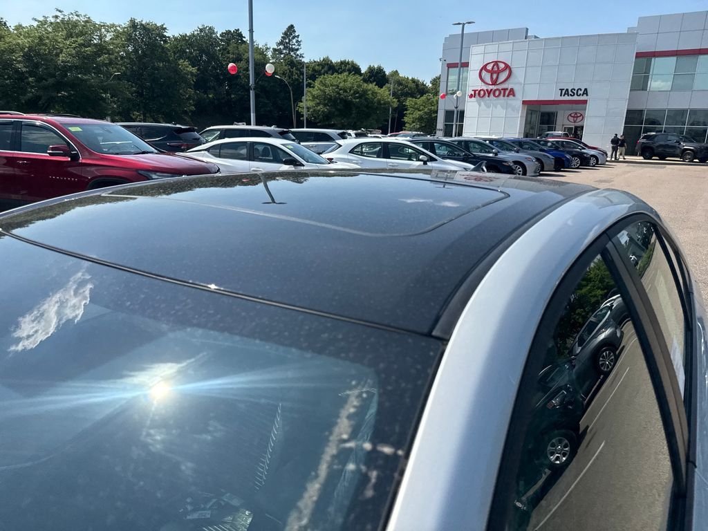 New 2026 Classic Silver Metallic with Midnight Black Metallic roof Toyota XSE image 37