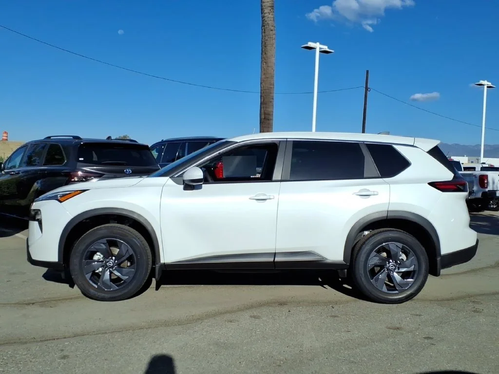 New 2026 Everest White Pearl TriCoat Nissan SV image 4