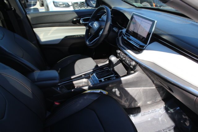 Used 2023 Silver Jeep Limited image 37