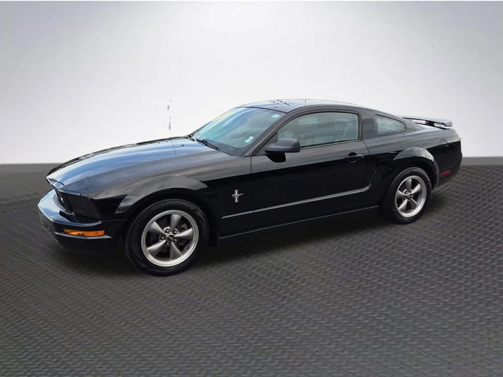 Used 2006 Black Ford V6 image 2