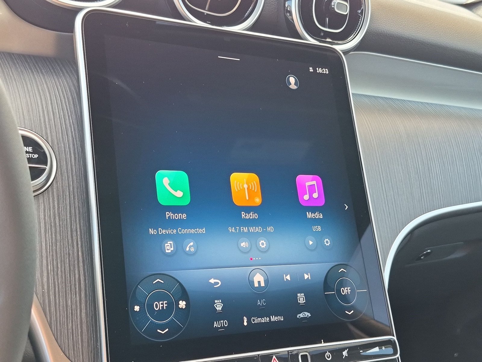 New 2027 Black Mercedes-Benz GLC300 image 15