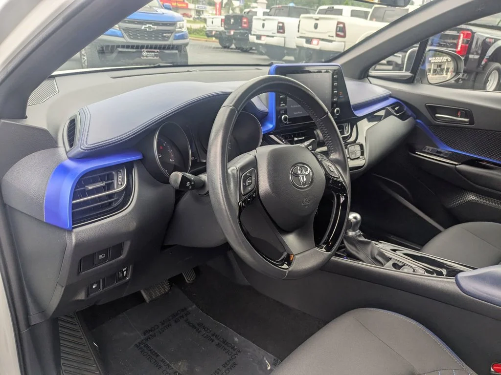 Used 2021  Toyota LE image 13
