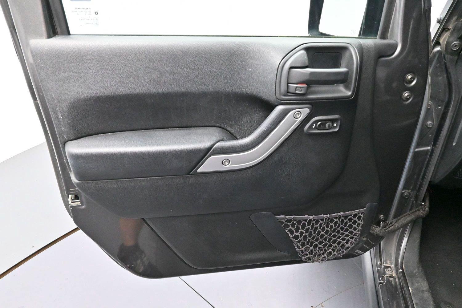Used 2016 Granite Crystal Metallic Jeep Rubicon image 9
