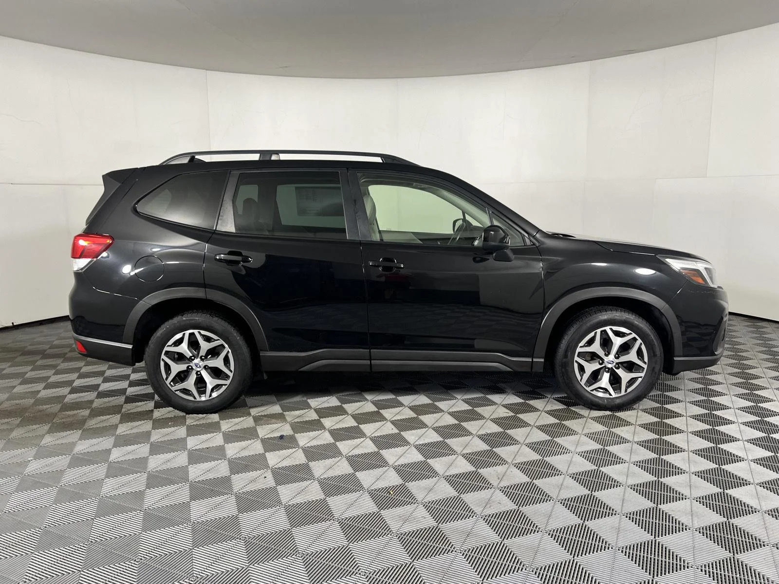 Used 2021 Crystal Black Silica Subaru Premium image 24