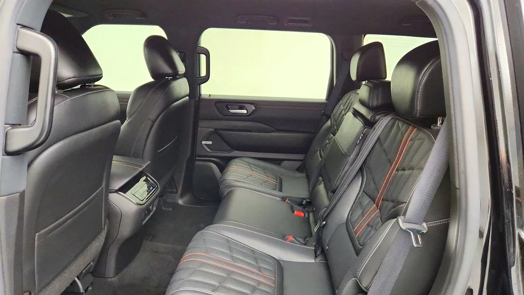 Used 2025 Super Black Nissan 4x4 PRO-4X image 21