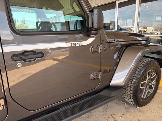 New 2026 Granite Crystal Metallic Clear-Coat Exterior Paint Jeep Sahara image 41
