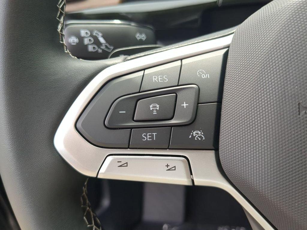 New 2026 Black Volkswagen 2.0T SE w/Technology image 30