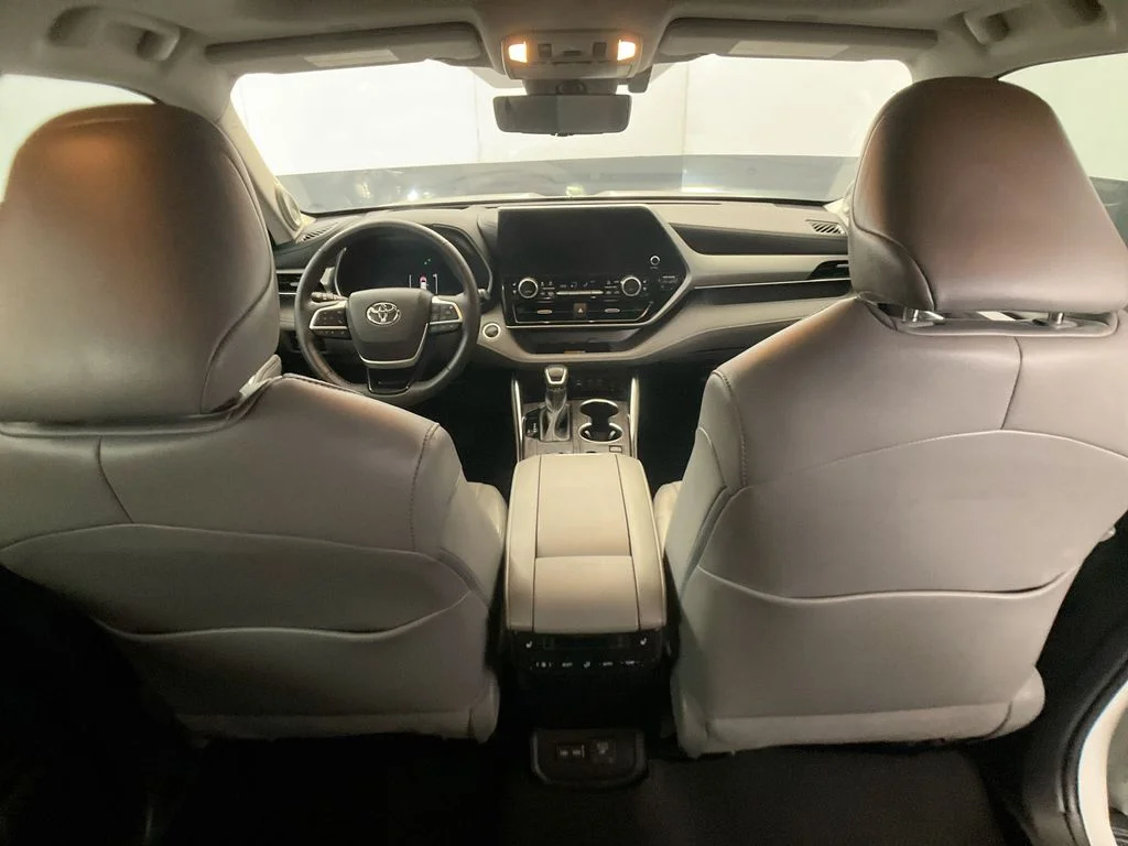 Used 2024 Pearl Toyota Platinum image 28