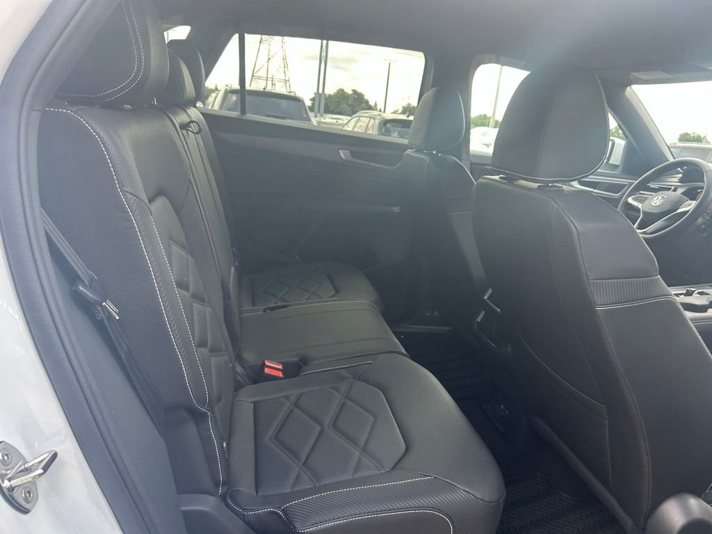 New 2026 White/off-white Volkswagen 2.0T SE image 39