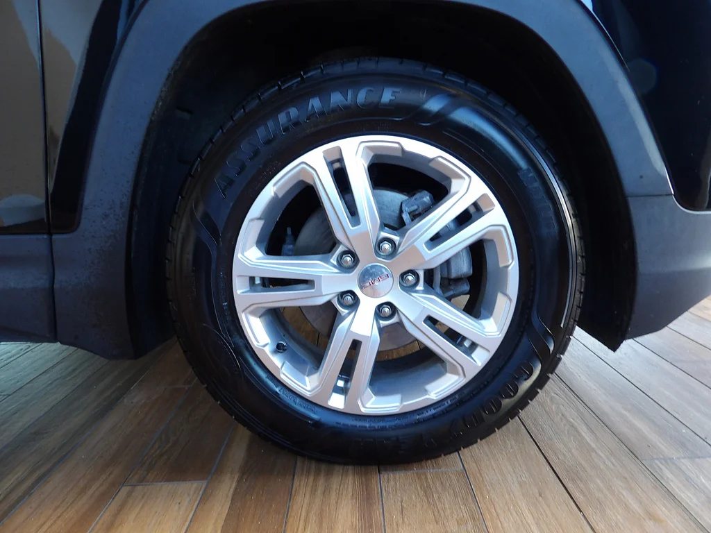 Used 2018 Ebony Twilight Metallic GMC SLE image 6