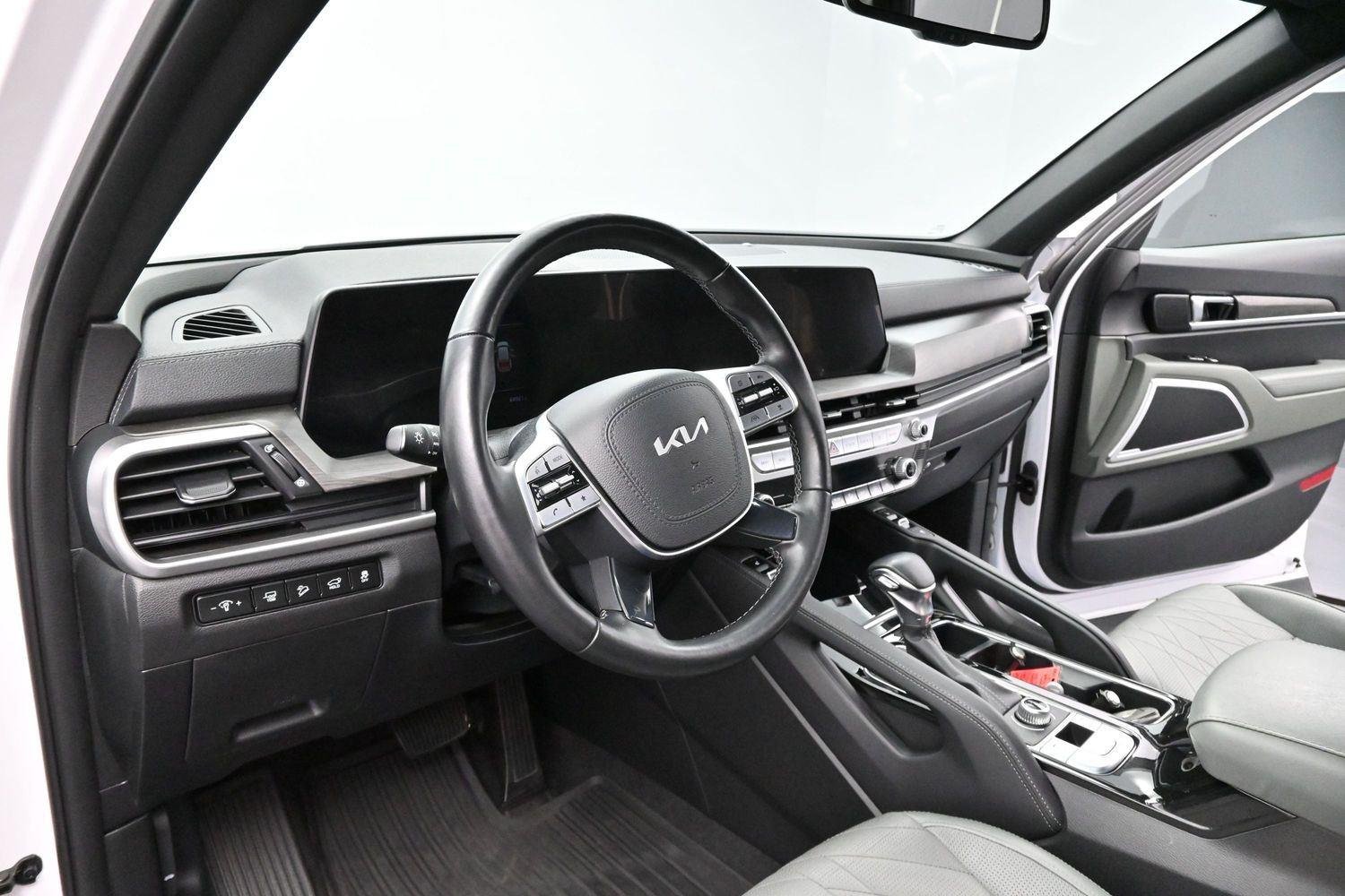Used 2023 Glacial White Pearl Kia EX X-Line image 18