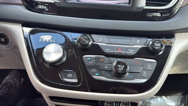 2024 Chrysler Voyager LX - Photo 25