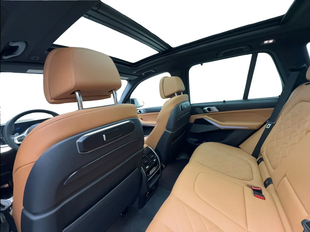 Used 2025 Gray BMW M60i image 25