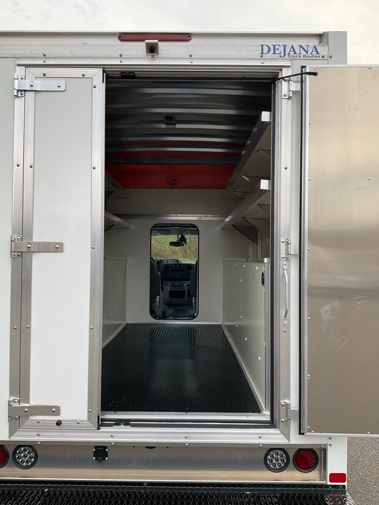 New 2026 Oxford White Ford E-350 SRW image 14