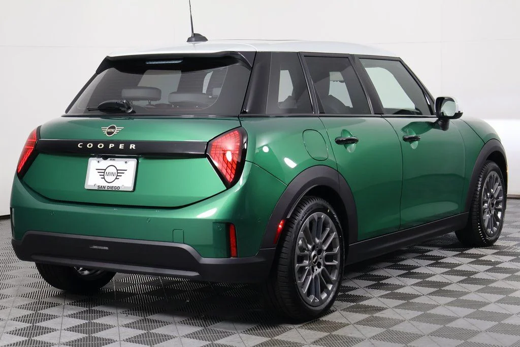 New 2026 British Racing Green MINI Signature Plus image 2