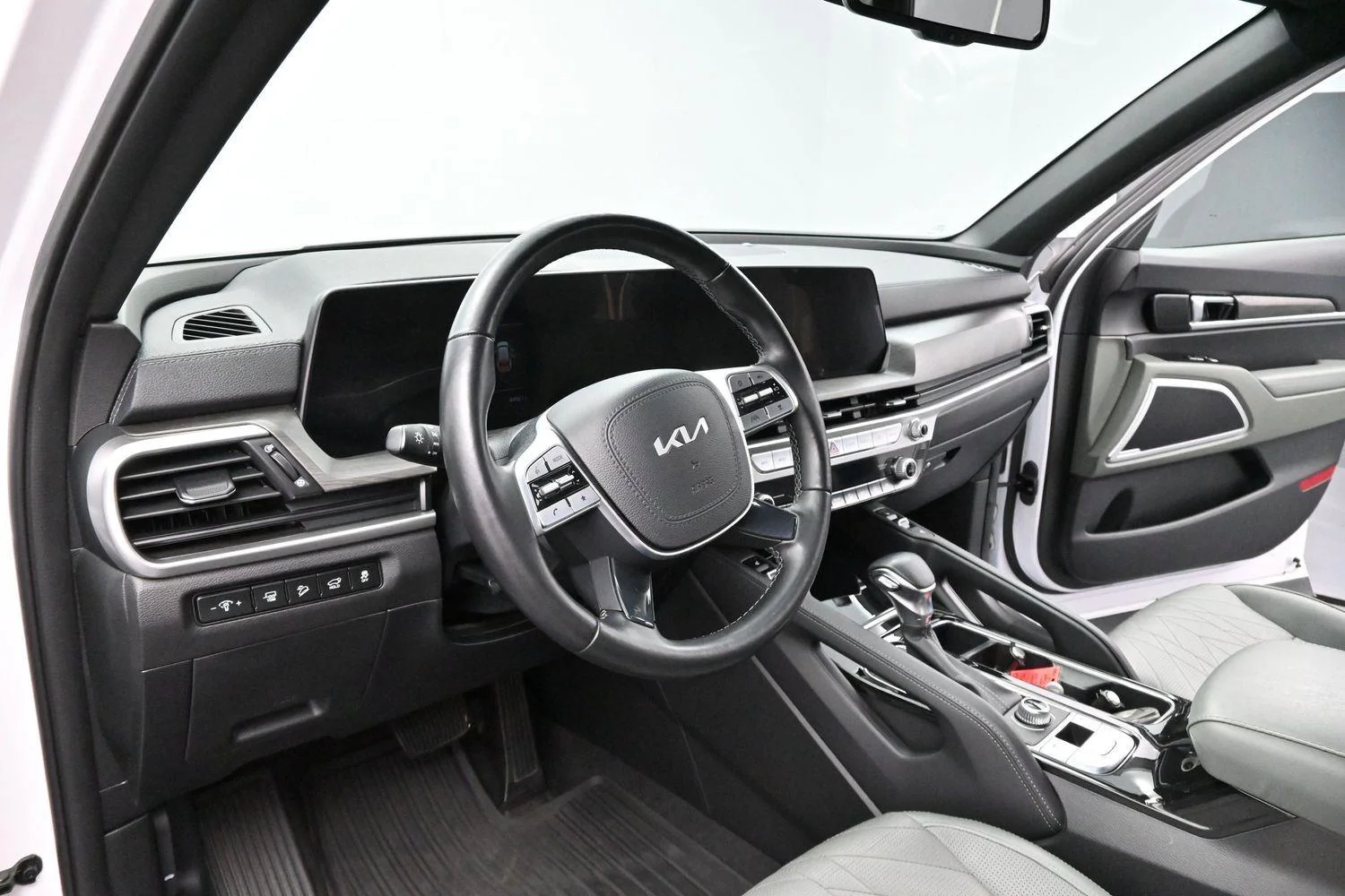 Used 2023 Glacial White Pearl Kia EX X-Line image 18