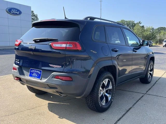 Used 2016 Blue Jeep Trailhawk image 3