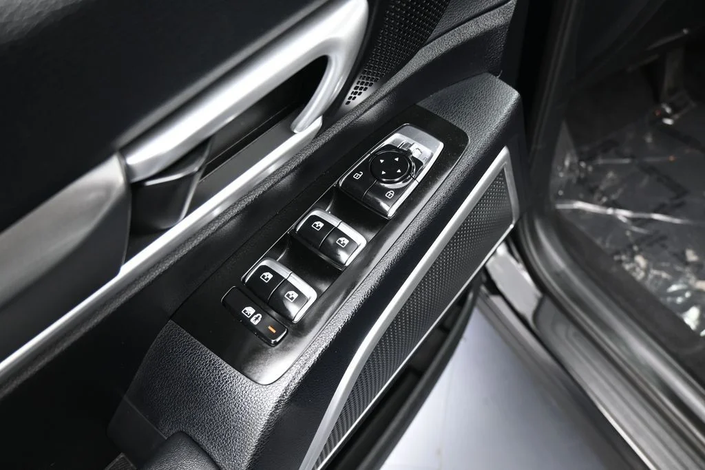 Used 2022 Ebony Black Kia LX image 13