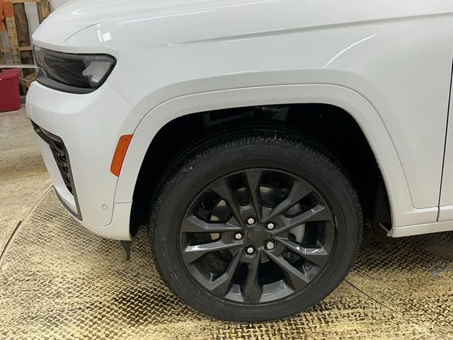 New 2026 Bright White Clear-Coat Exterior Paint Jeep Limited Reserve image 21