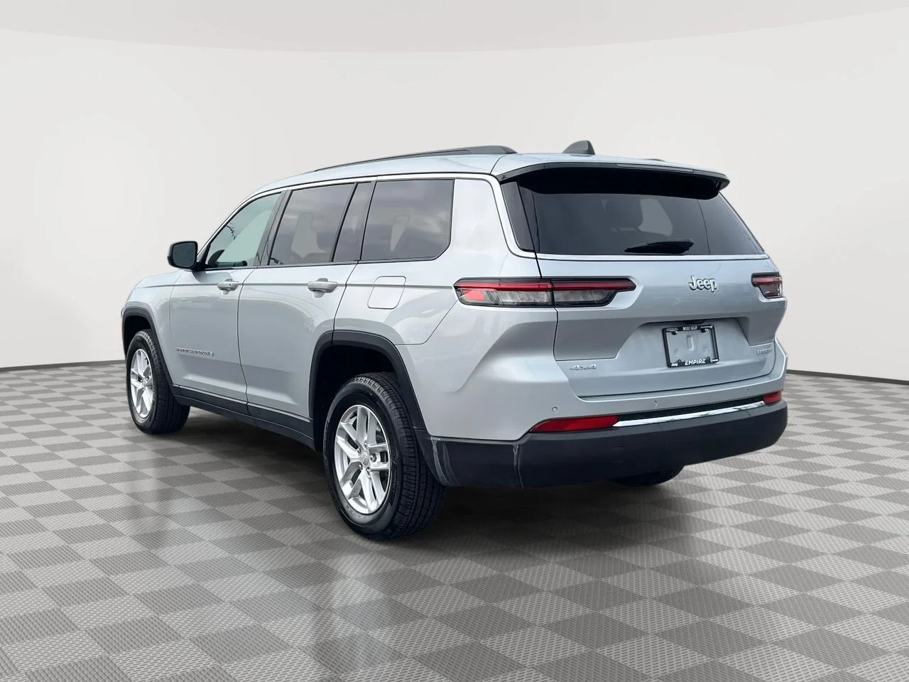 Used 2025 Silver Zynith Jeep Laredo X 4x4 image 5