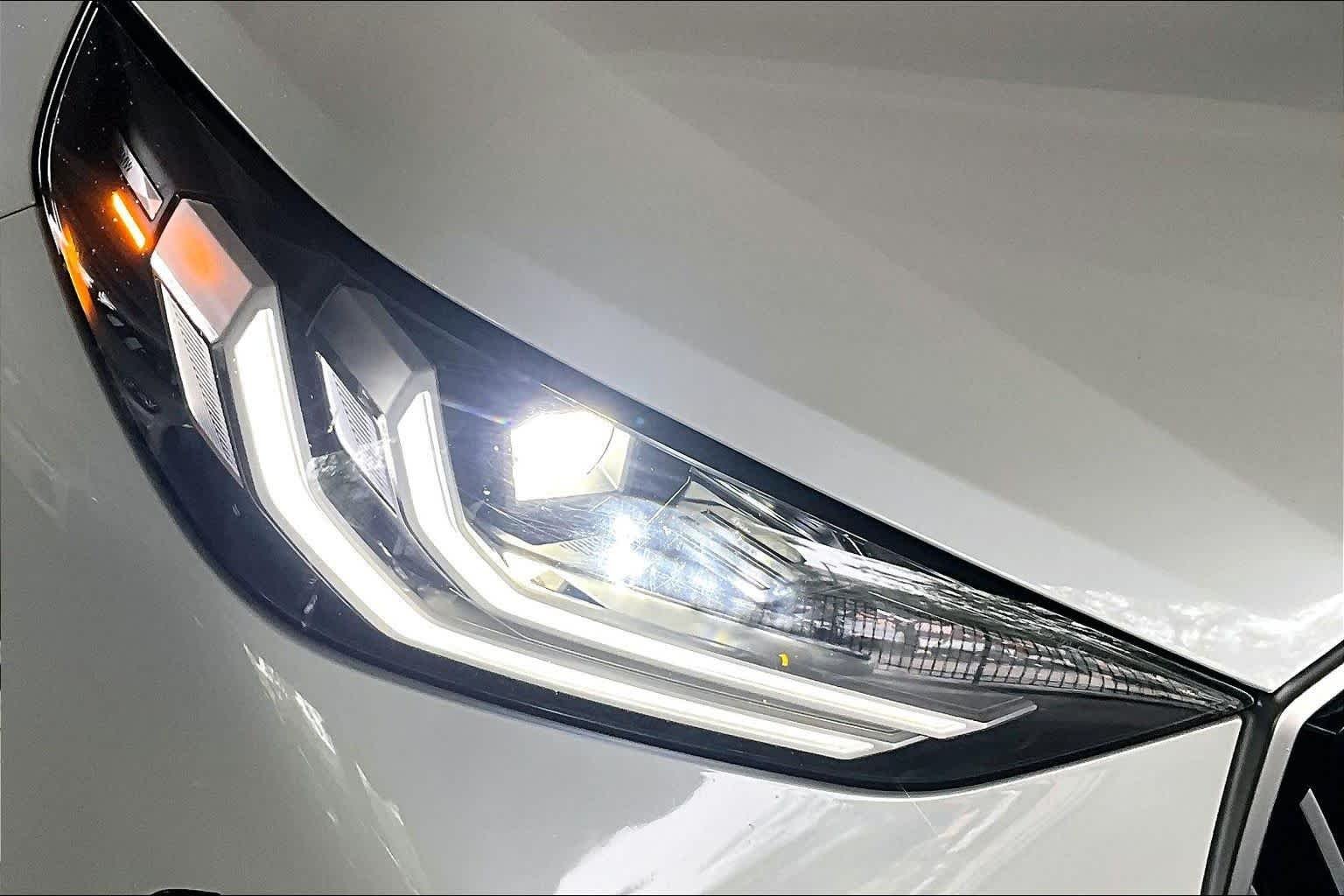 Used 2025 Mineral White Metallic BMW 30 xDrive image 52
