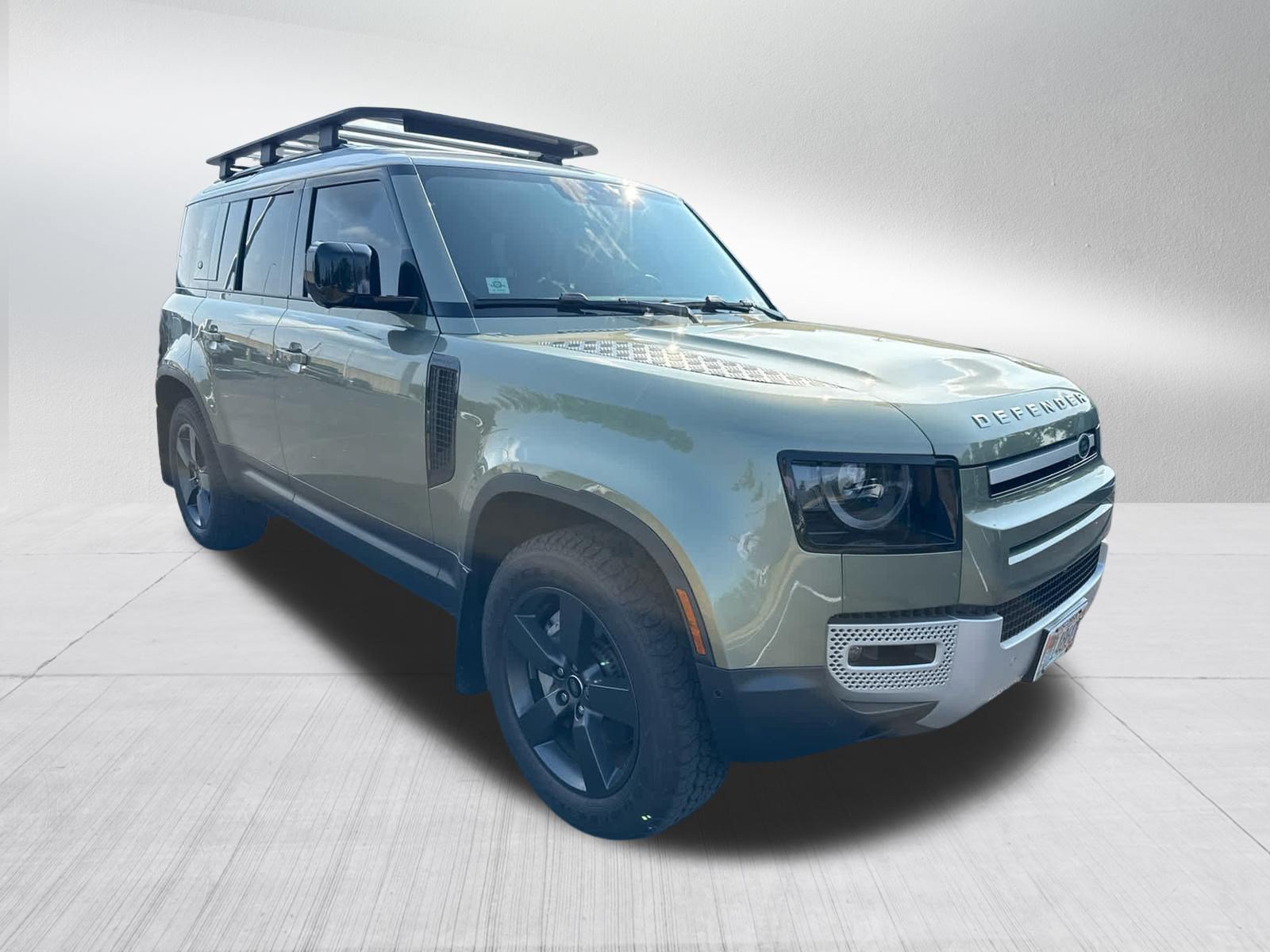 Used 2024 Pangea Green Metallic Land Rover S image 6