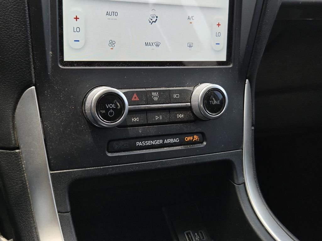 Used 2023 Oxford White Ford SE image 41