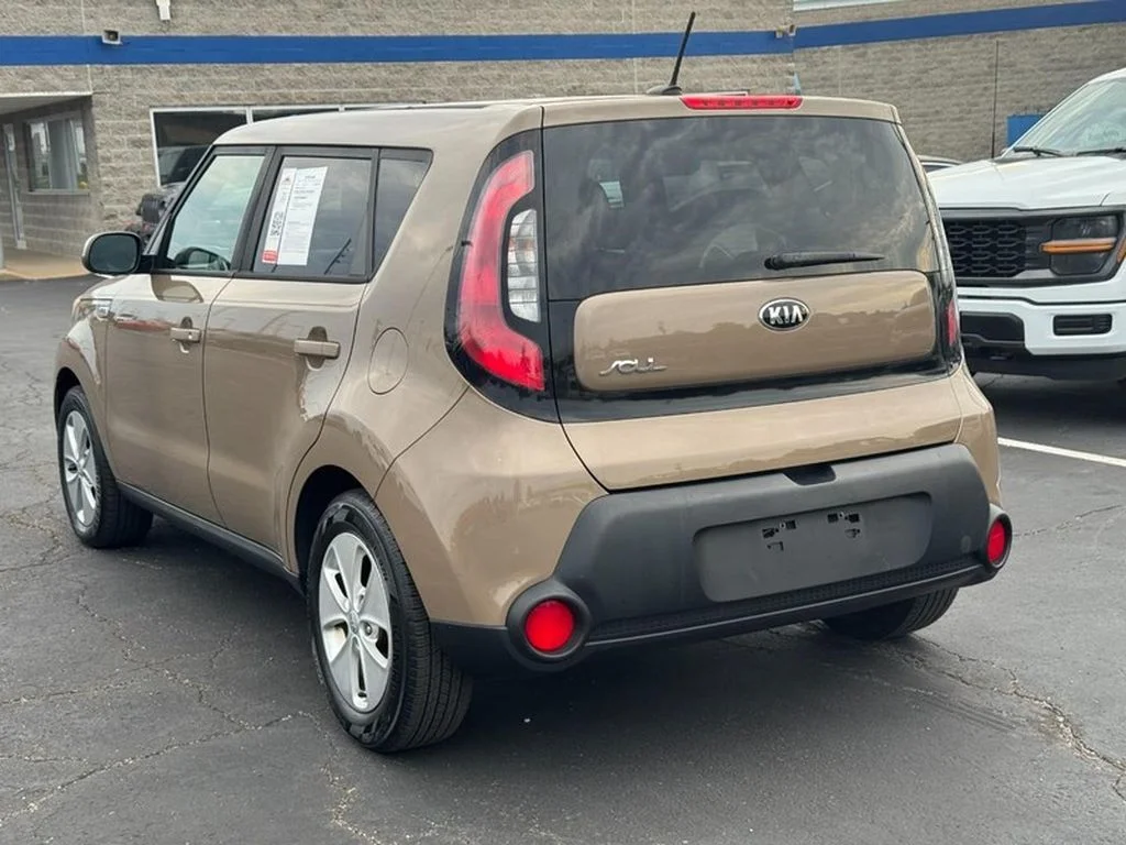 Used 2016 Latte Brown Kia Base image 6