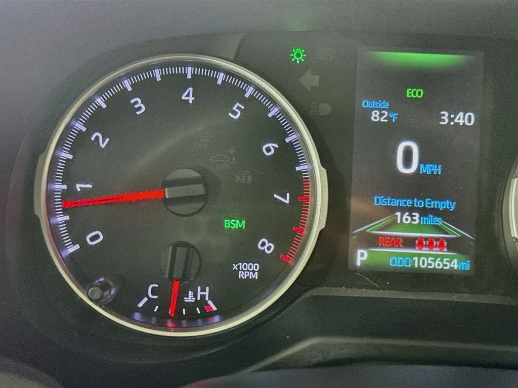 Used 2022 Black Toyota XLE Premium image 14