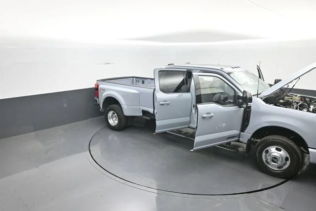 New 2026 Glacier Gray Metallic Tri-Coat Ford F-350® Platinum® image 40