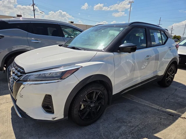 2023 Nissan Kicks SR