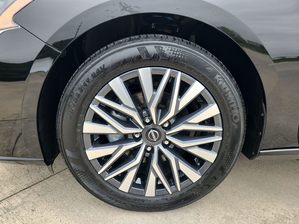 Used 2025 Black Nissan 2.5 SV image 29