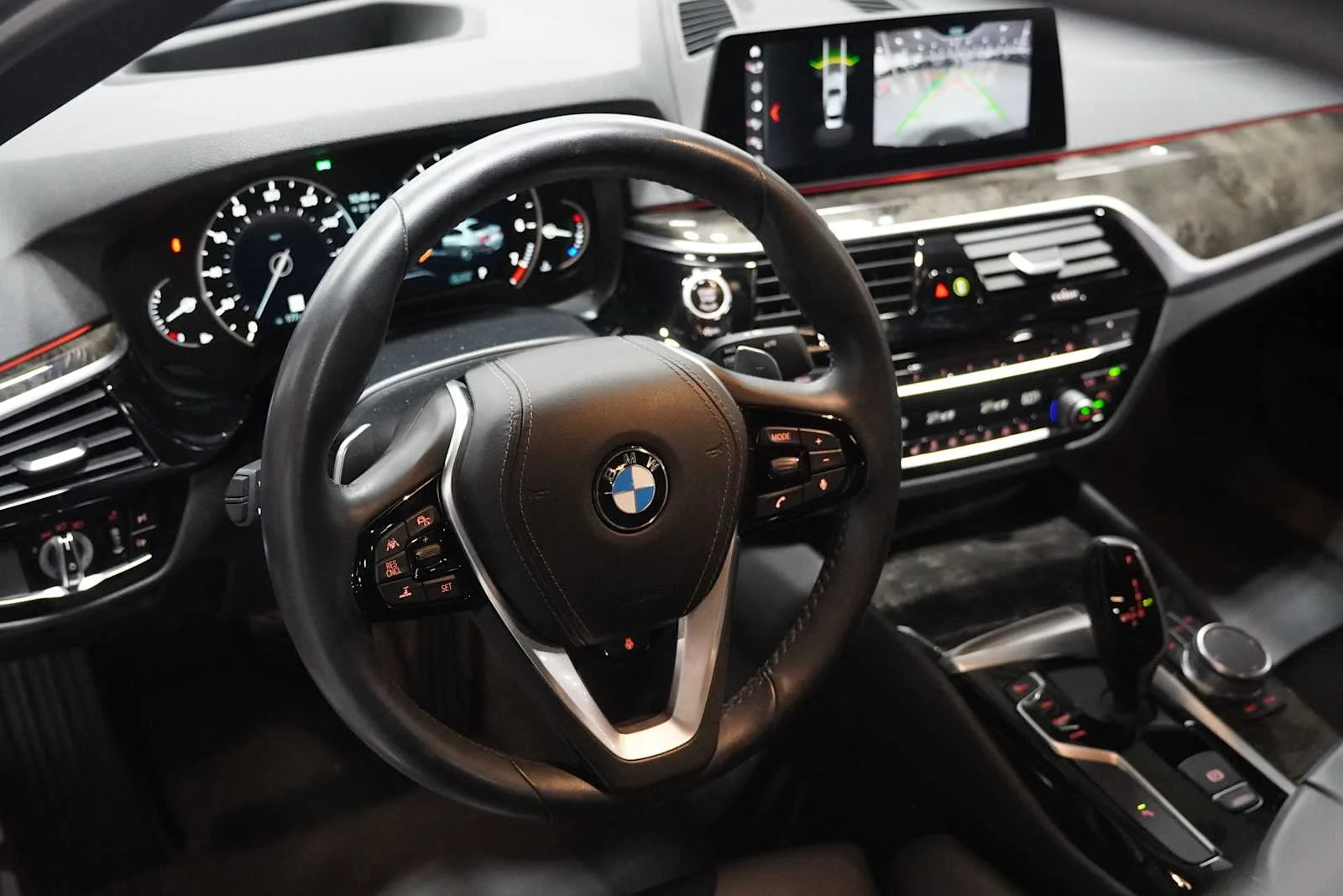 Used 2019 Black Sapphire Metallic BMW 540i xDrive image 10