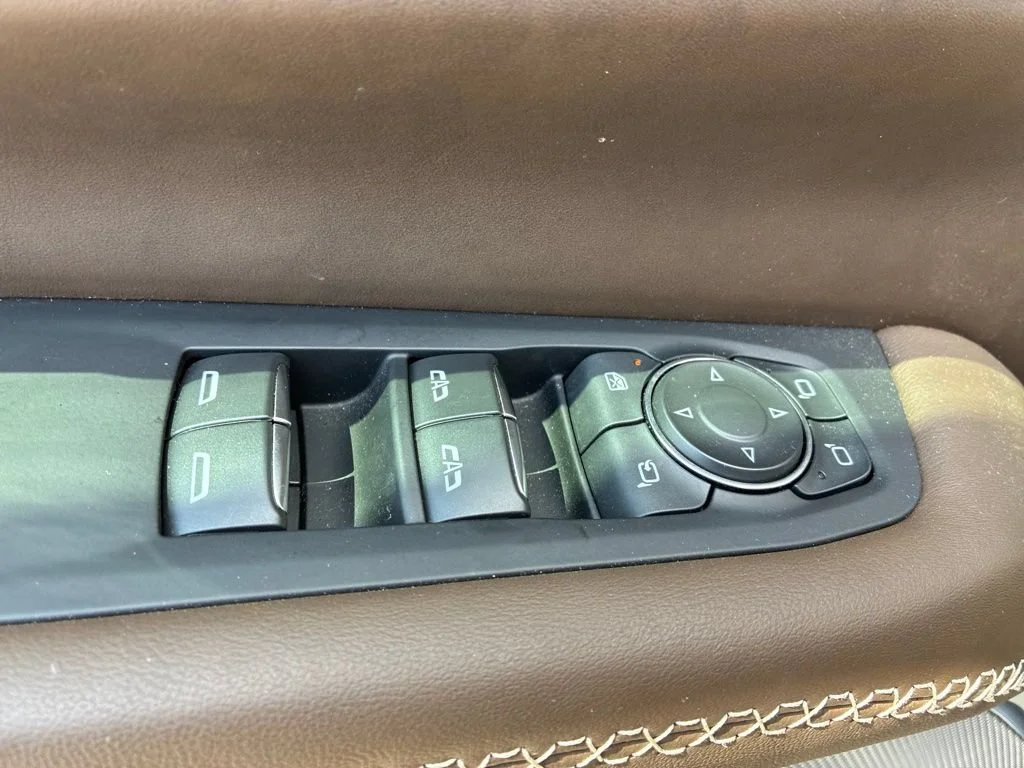 Used 2025 Onyx Black GMC Denali Ultimate image 10