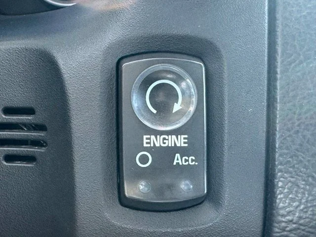 Used 2007 Victory Red Chevrolet  image 29