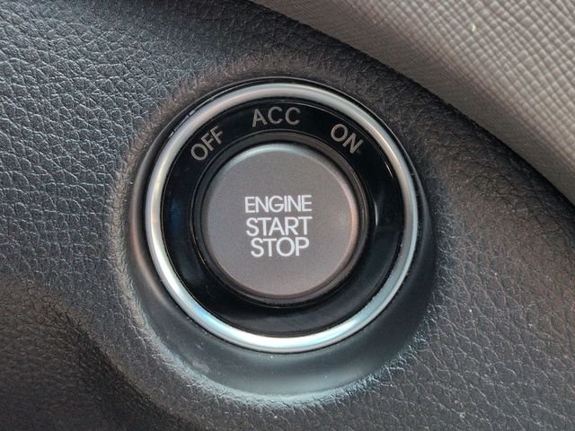 Used 2014 Black Hyundai Base image 16